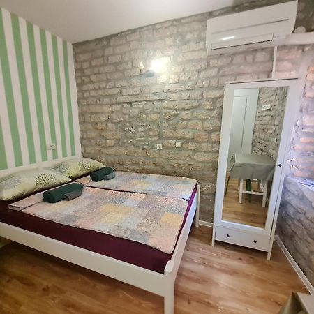 Rooms & Studio Apartments Sibenik Room photo