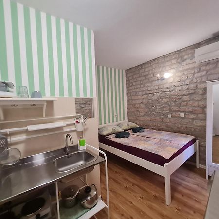 Rooms & Studio Apartments Sibenik Room photo