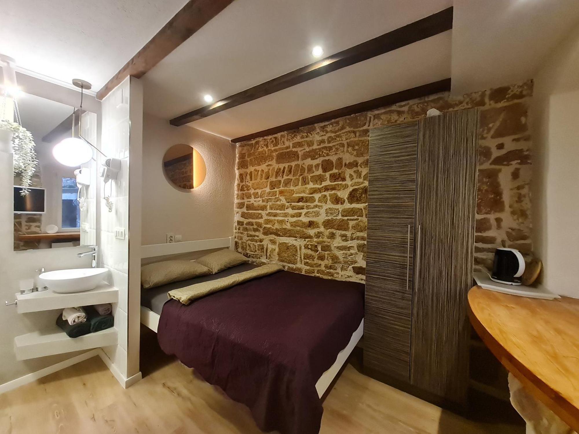 Rooms & Studio Apartments Sibenik Room photo