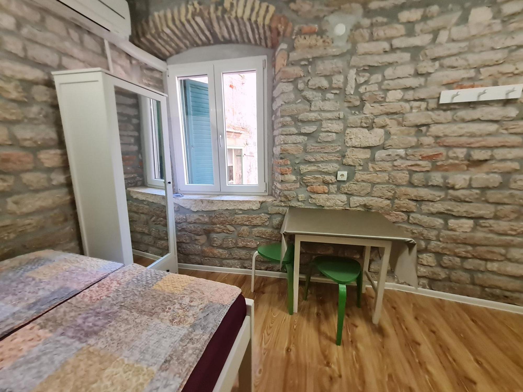 Rooms & Studio Apartments Sibenik Room photo