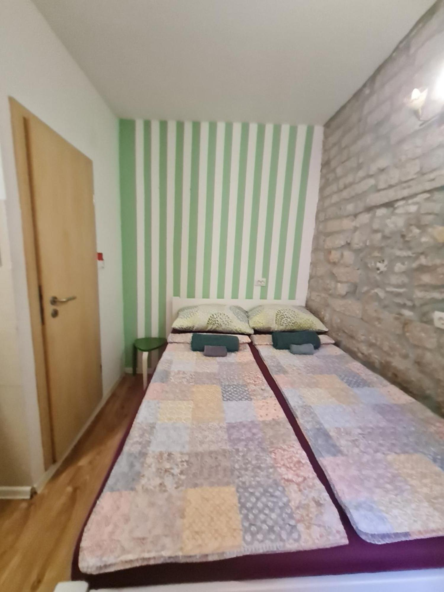 Rooms & Studio Apartments Sibenik Room photo